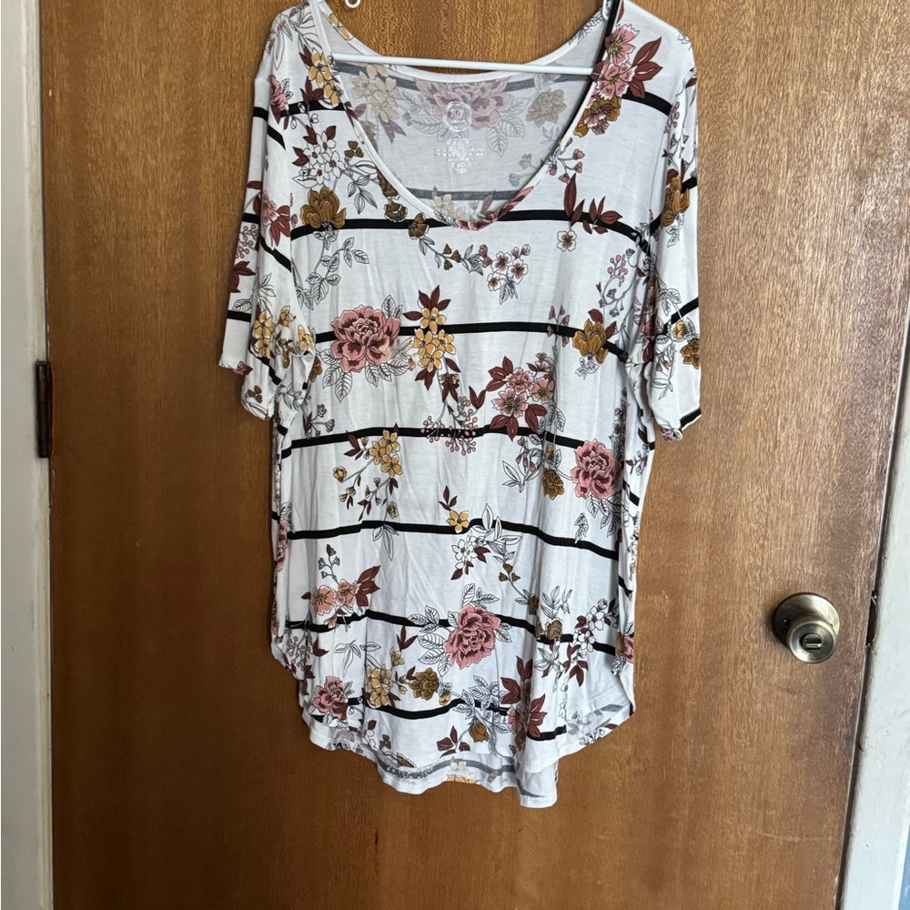 Maurices Cream Boxy Short Sleeve Tee